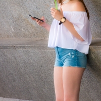Bunch of candid babes in public in shorts 7279932@N07_27901890242_MOMENTO ESPERA.jpg