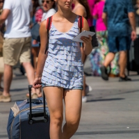 Bunch of candid babes in public in shorts 7279932@N07_30291803398_DE TRASLADO.jpg