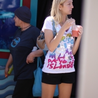 Bunch of candid babes in public in shorts 19953384@N00_3831790495_IMG_0276.jpg
