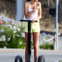 Bunch of candid babes in public in shorts 22909234@N04_8408107902_Segway 6_R.jpg