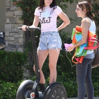 Bunch of candid babes in public in shorts 22909234@N04_8408108922_Segway 4_R.jpg