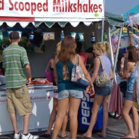 Bunch of candid babes in public in shorts 77955653@N00_200368242_her milkshake brings all the boys to the yard¿.jpg
