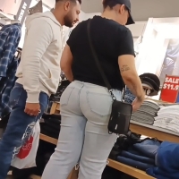 Candid Latina lady with a phat ass in tight jeans at the mall Shoppers37.mp4-2024-03-31-09h22m06s885.jpg