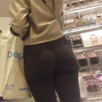 Candid slim blonde and her big booty brunette friend in tight jeans ssX162_Slimjeans&Phatjeans.mp4-2024-03-31-10h12m40s502.jpg