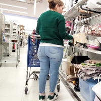 Candid thick Latina milf with a big booty in tight jeans shopping YouCut_20240307_033032031.mp4-2024-04-01-17h32m57s722.jpg