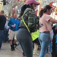 Round booty Latina