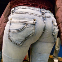 Latina milf in jeans