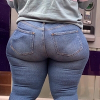 EbonyHips.mov-2023-04-13-17h36m24s050.jpg