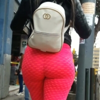 Hot candid babe with a sexy ass in pink leggings Delicious peach.mp4-2023-04-15-09h29m36s652.jpg