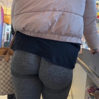 Candid babe with a sexy ass in grey Gymshark leggings (part 2) GreyPt.2.MP4-2023-04-15-09h59m49s729.jpg