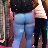 Candid Latina girl has some thick athletic legs and a nice ass in leggings really strong girl.mp4-2023-04-15-11h16m57s763.jpg