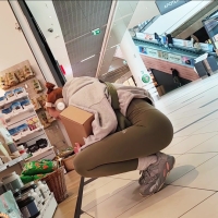 Fit candid skinny ginger girl in green leggings with a tight ass greenlegg.mp4-2023-04-15-14h44m14s855.jpg