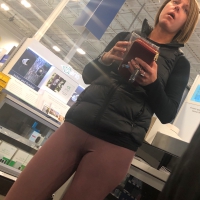 Skinny lady at Best Buy in tight leggings Skinny lady in leggings