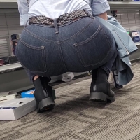 Candid sexy blonde gilf with a phat ass in tight jeans blaosueassajneaksesle.mp4-2023-04-16-11h11m43s137.jpg