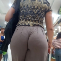 Candid sexy lady with a great ass eating her pants the pants eater 2.mp4-2023-04-16-13h48m59s247.jpg