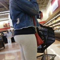 Ebony booty in grey leggings