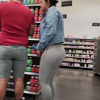 Thick babe in leggings