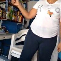 Older thick Latina woman in leggings Older Latina in leggings