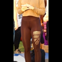 Blonde yoga babe in shiny Adidas leggings with an incredible ass Candid Ass Girl Doing Yoga In Shiny Leggings.mp4-2021-04-20-09h19m23s846.jpg