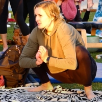 Blonde yoga babe in shiny Adidas leggings with an incredible ass Candid Ass Girl Doing Yoga In Shiny Leggings.mp4-2021-04-20-09h19m48s997.jpg
