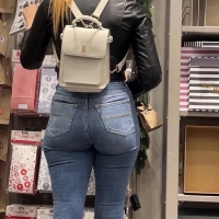 Phat booty blonde