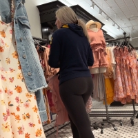 Short blonde booty