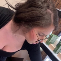 Candid nerdy Aveda employee with big tits showing cleavage AvedaBigBoobs2.MP4-2023-04-23-11h00m04s148.jpg