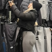 Blonde in grey Gymsharks (part 1)