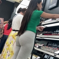 Hot candid Latina babe with a nice ass and vpl in grey leggings at Sephora NLC.4-15-24_LatinaSeeThrough.mp4-2024-04-24-17h00m33s610.jpg