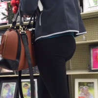 Sexy lady shopping at Walmart in leggings Walmart leggings booty