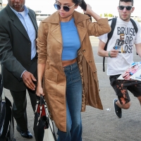 Selena Gomez paparazzi pics with no bra on and pokies selena-gomez-blue-airport-nov-05.jpg