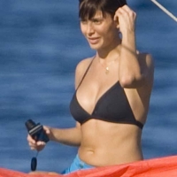 Natalie Imbruglia paparazzi pictures in various outfits Natalie Imbruglia bikini candids_1571A95.jpg
