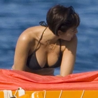 Natalie Imbruglia paparazzi pictures in various outfits Natalie Imbruglia bikini candids_3D19324.jpg