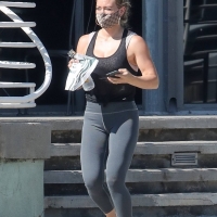 Hilary Duff paparazzi pictures of her sexy milf body in leggings 01.jpg
