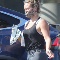 Hilary Duff paparazzi pictures of her sexy milf body in leggings 06.jpg