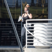 Hilary Duff paparazzi pictures of her sexy milf body in leggings 04.jpg