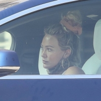 Hilary Duff paparazzi pictures of her sexy milf body in leggings 05.jpg