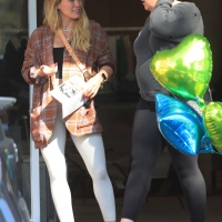 Hilary Duff paparazzi pictures of her sexy milf body in leggings 05.jpg