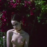 Jena Malone topless showing her hot small boobs, nude and sexy pictures 43756_480p.mp4-2021-04-26-16h06m47s861.jpg
