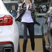 Kaia Gerber looking sexy in tight leggings in paparazzi pics 08.jpg