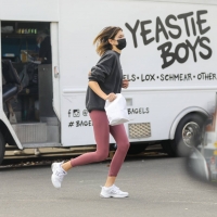 Kaia Gerber looking sexy in tight leggings in paparazzi pics 06.jpg