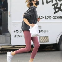 Kaia Gerber looking sexy in tight leggings in paparazzi pics 03.jpg