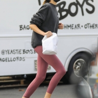 Kaia Gerber looking sexy in tight leggings in paparazzi pics 04.jpg
