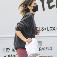 Kaia Gerber looking sexy in tight leggings in paparazzi pics 11.jpg