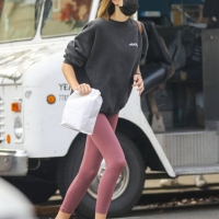 Kaia Gerber looking sexy in tight leggings in paparazzi pics 10.jpg