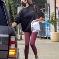 Kaia Gerber looking sexy in tight leggings in paparazzi pics 15.jpg