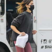 Kaia Gerber looking sexy in tight leggings in paparazzi pics 13.jpg