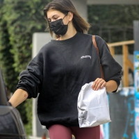 Kaia Gerber looking sexy in tight leggings in paparazzi pics 16.jpg