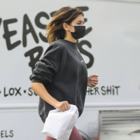 Kaia Gerber looking sexy in tight leggings in paparazzi pics 14.jpg