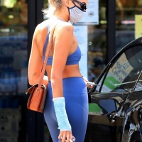 Kaia Gerber looking sexy in tight leggings in paparazzi pics 29.jpg
